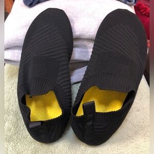 NWOT Lightweight Non Slip House Slippers Home Yoga Sock Shoes for Women & Men